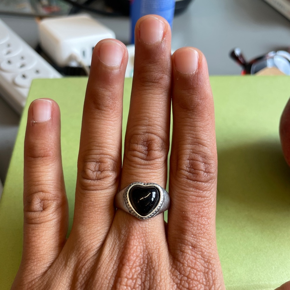Elegant Black Heart Ring